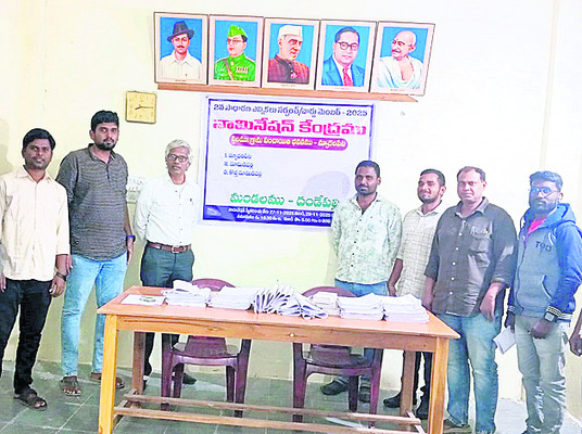 పోటీకి దిగుతున్న లీడర్లు 
1