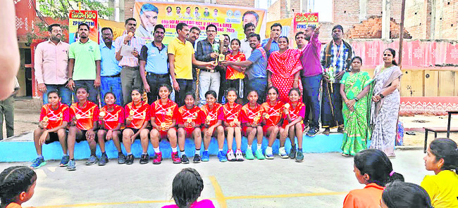 రాష్ట్ర స్థాయి బాస్కెట్‌ బాల్‌ విజేతలు అనంతపురం, కృష్ణా1