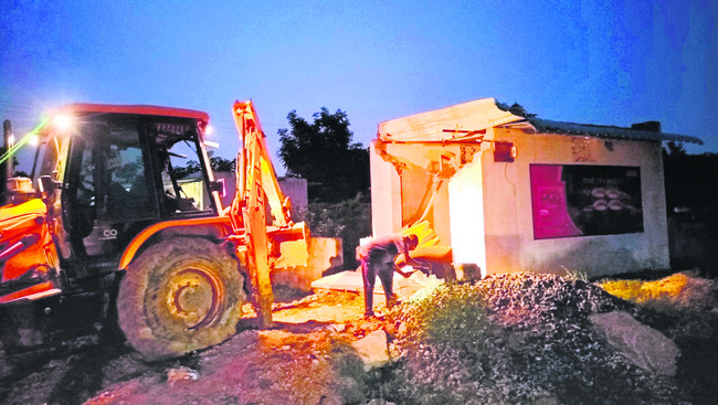 గూడు కొట్టిన కక్ష!2