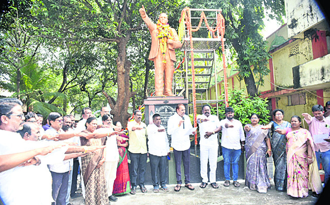ప్రపంచంలోనే అతిగొప్పది భారత రాజ్యాంగం 1