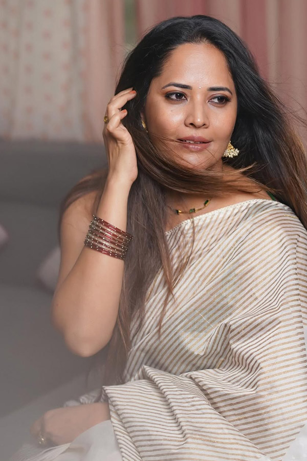 Anasuya Bharadwaj Beautiful Looks In Saree Photos7