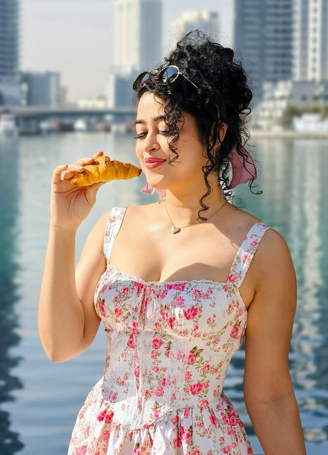 Apsara Rani enjoying in Dubai (photos)2