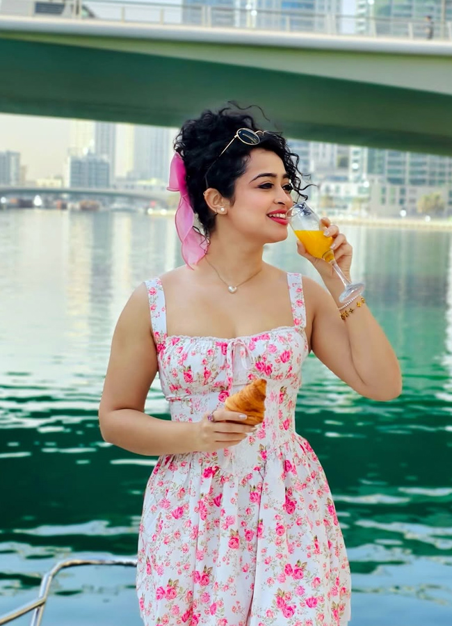 Apsara Rani enjoying in Dubai (photos)3