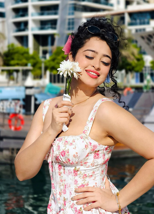 Apsara Rani enjoying in Dubai (photos)9