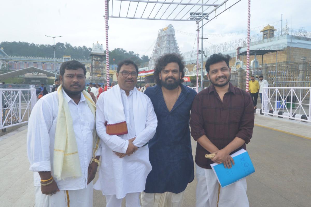 Director Sailesh Kolanu Visits Tirumala Photos1