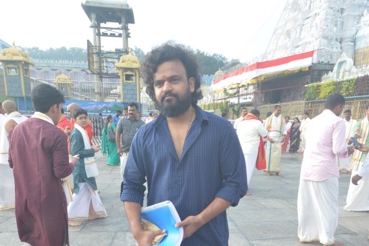 Director Sailesh Kolanu Visits Tirumala Photos2