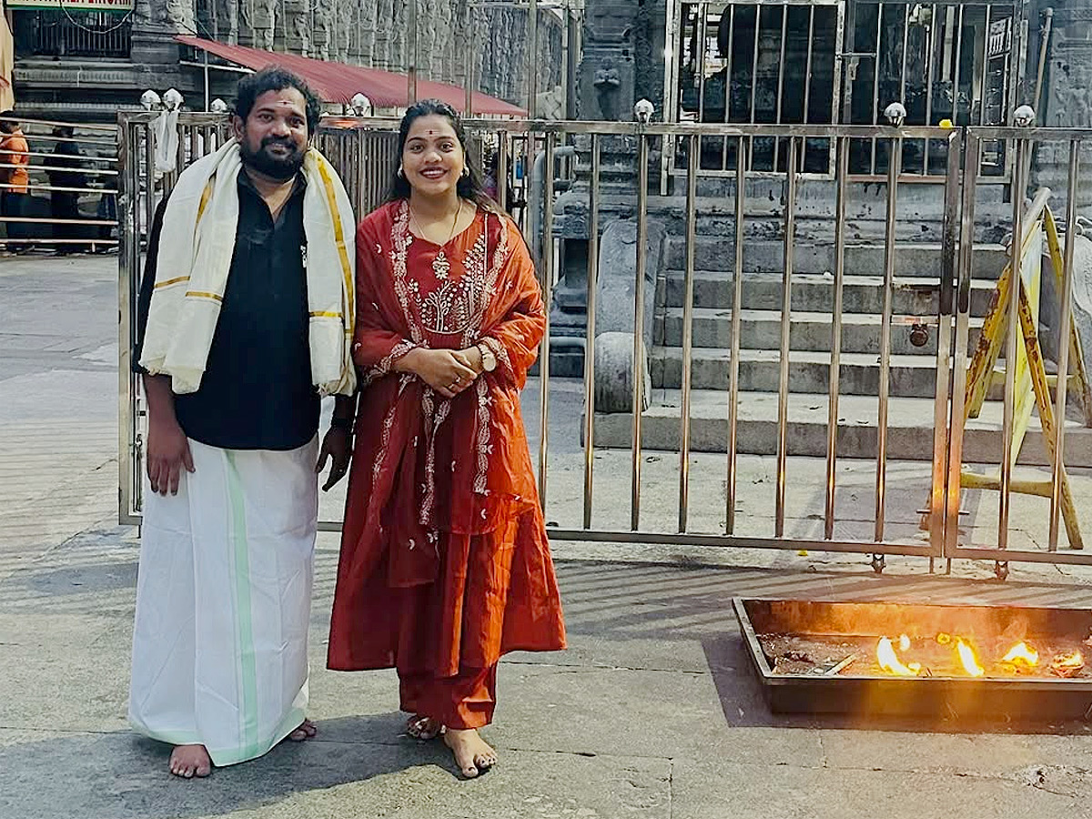 Jabardasth comedian Punch Prasad Visited Arunachalam Temple Photos4