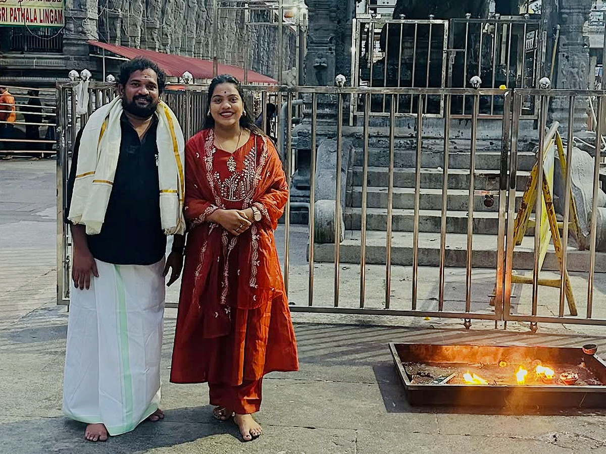 Jabardasth comedian Punch Prasad Visited Arunachalam Temple Photos5