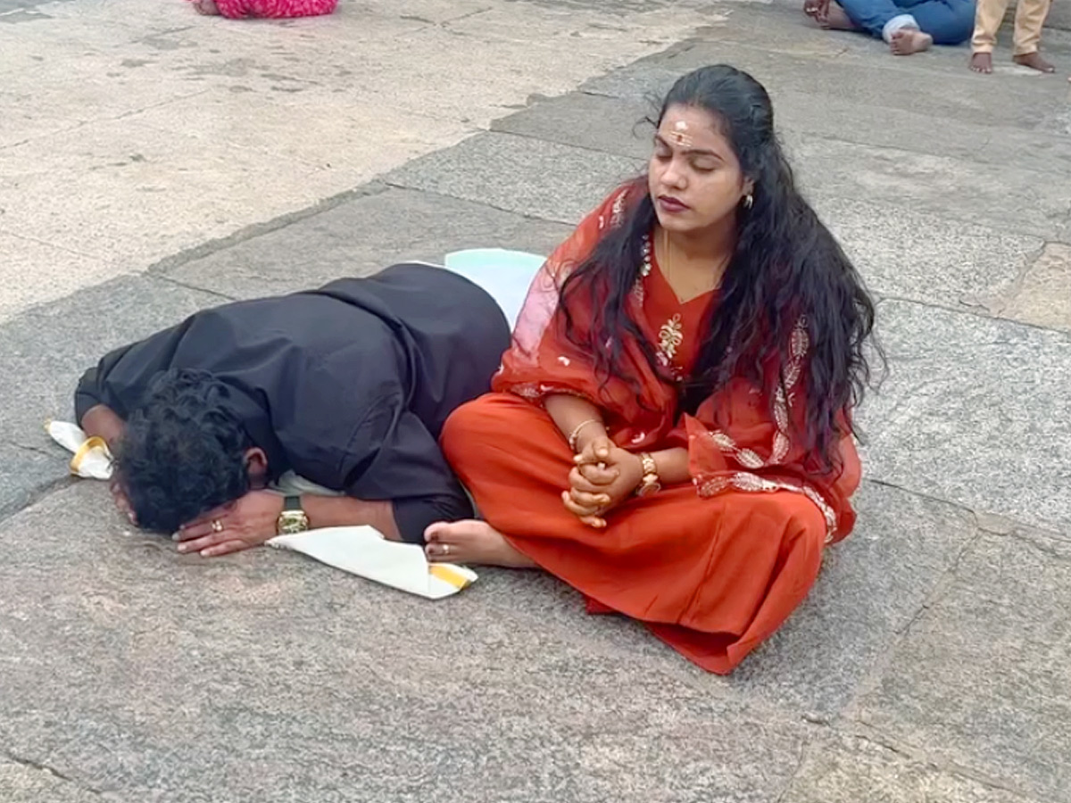 Jabardasth comedian Punch Prasad Visited Arunachalam Temple Photos7