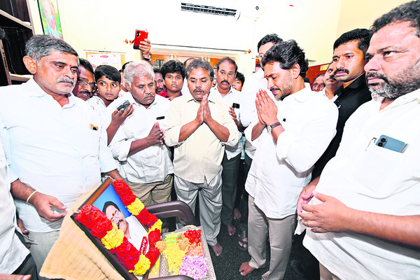 నాయకుడంటే.. ఓ భరోసా నాయకుడంటే... ఓ ధైర్యం నాయకుడిని చూస4