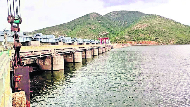 వైద్యసేవల్లో నిర్లక్ష్యం  వహిస్తే చర్యలు 
3