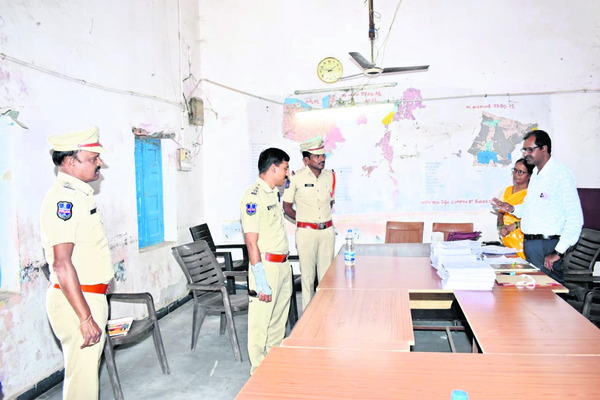 నోట్లు గుమ్మరిస్తేనే సర్పంచ్‌! 2