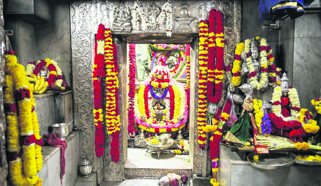 ● ఘాటిలో భక్తజన కోటి 1