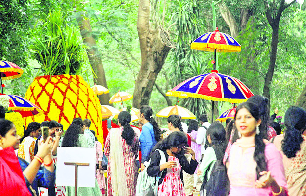 కబ్బన్‌ పార్కులో పుష్ప ప్రదర్శన కమనీయం1