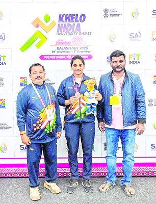 నడిరోడ్డుపై నాగసర్పం! 1