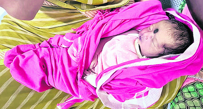 ఆసుపత్రిలో పసికందు మృతి 1