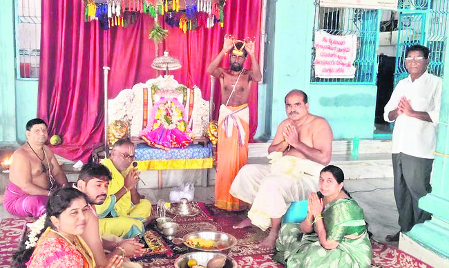 జిల్లాకు ఇద్దరు పరిశీలకులు1