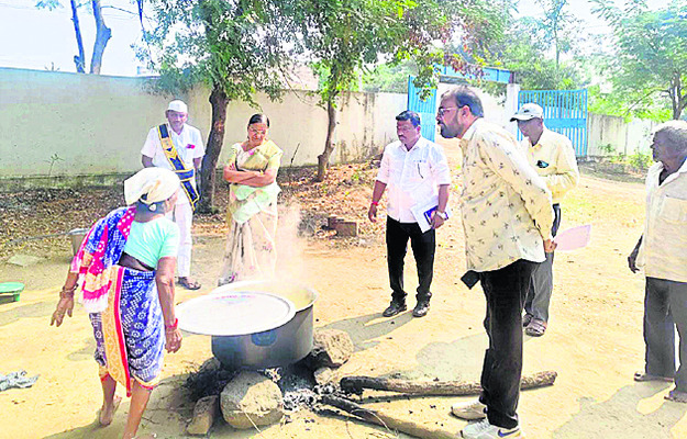 విద్యార్థులకు నాణ్యమైన భోజనం అందించాలి1
