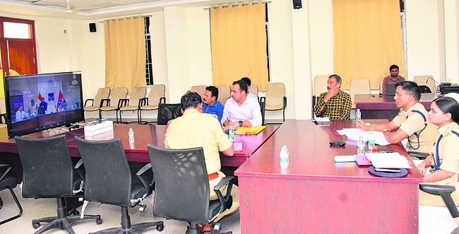 ఇసుక టిప్పర్లు పట్టివేత
1