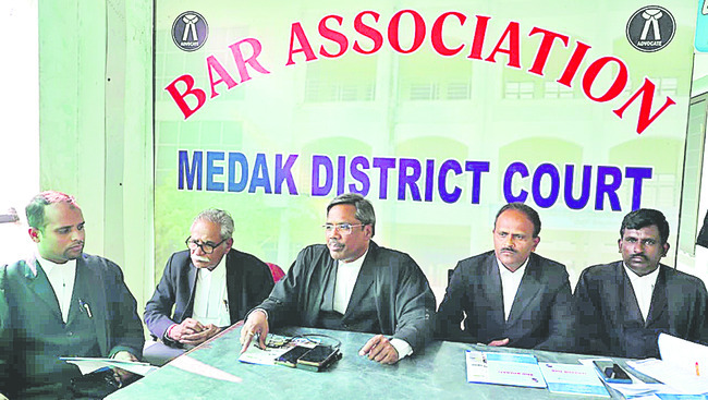 కొత్త బ్యాంకు అకౌంట్‌ తప్పనిసరి: ఆర్డీఓ 
2