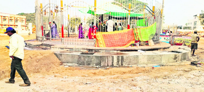 కొనసాగుతున్న మేడారం పనులు2