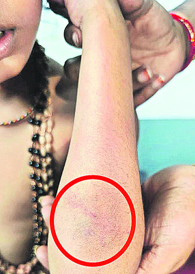 అయ్యప్ప దీక్షలో ఉన్న బాలికను కొట్టిన టీచర్‌ 1