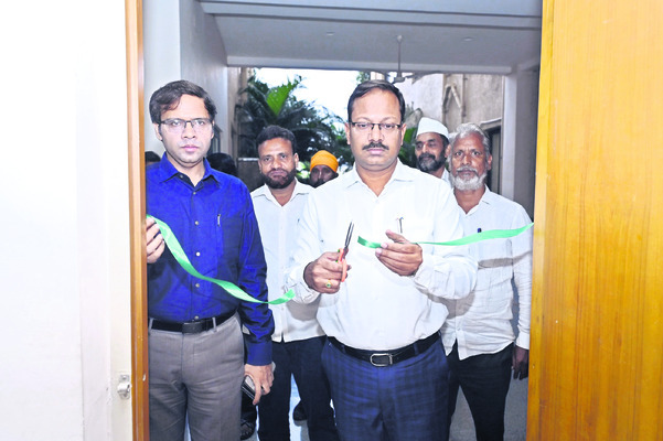 నోట్లు గుమ్మరిస్తేనే సర్పంచ్‌! 1