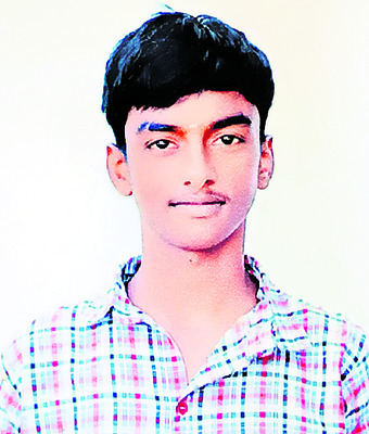 టీచర్‌గా మారిన కలెక్టర్‌
4