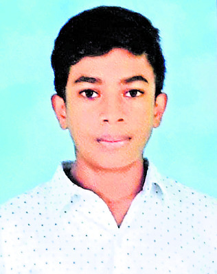 టీచర్‌గా మారిన కలెక్టర్‌
3