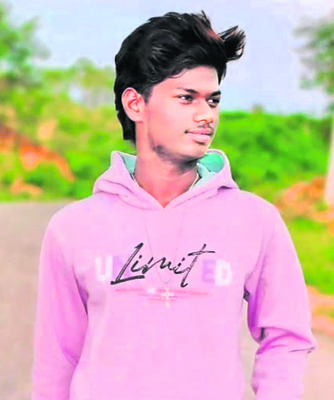 రోడ్డు ప్రమాదంలో  యువకుడి మృతి3