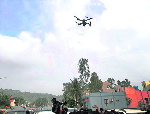 మిథున్‌రెడ్డి పర్యటనపై పోలీస్‌ నిఘా 1