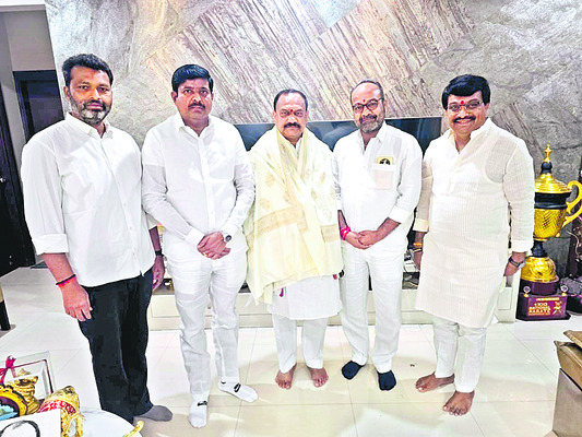 పీసీసీ చీఫ్‌ను కలిసిన డీసీసీ అధ్యక్షుడు 3