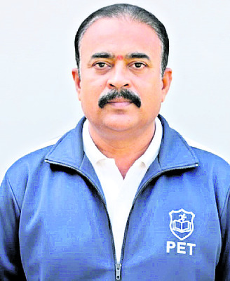 టీచర్‌గా మారిన కలెక్టర్‌
2