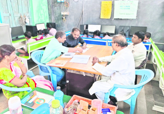 విద్యార్థుల సమగ్రాభివృద్ధికి కృషి చేయాలి 
1