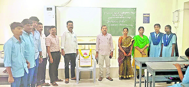 అణగారిన వర్గాల ఆశాజ్యోతి పూలే 1