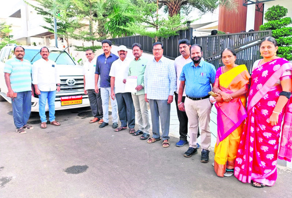 ఇసుక అక్రమ దందాపై ఫిర్యాదు 
1