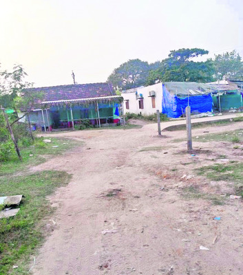 కొల్లేటికోటలో ఆగని ఆక్రమణలు 1