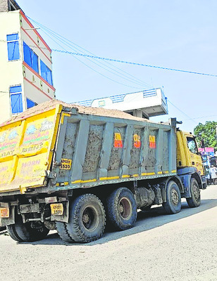 రేయింబవళ్లుతవ్వుడు.. తోలుడే..!
1
