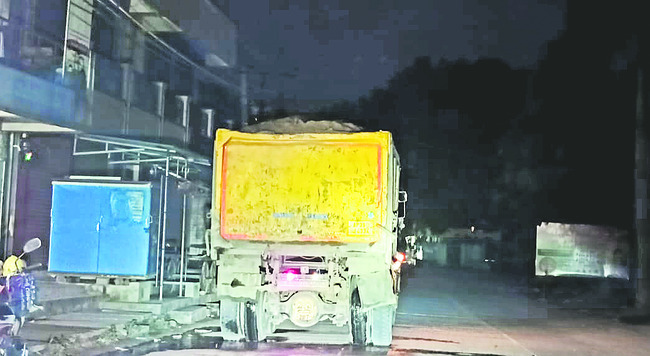 రేయింబవళ్లుతవ్వుడు.. తోలుడే..!
2