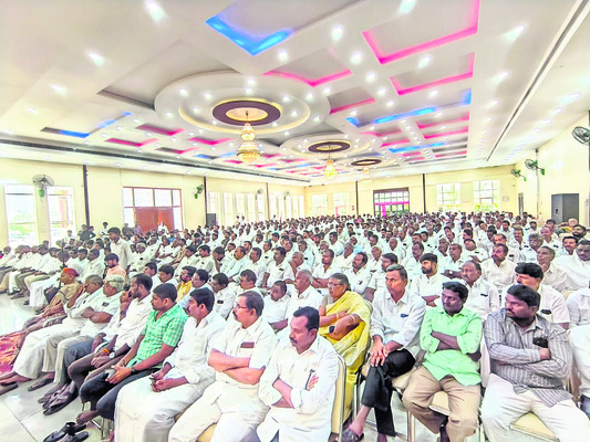 కష్టపడే కార్యకర్తలకు ప్రాధాన్యం1