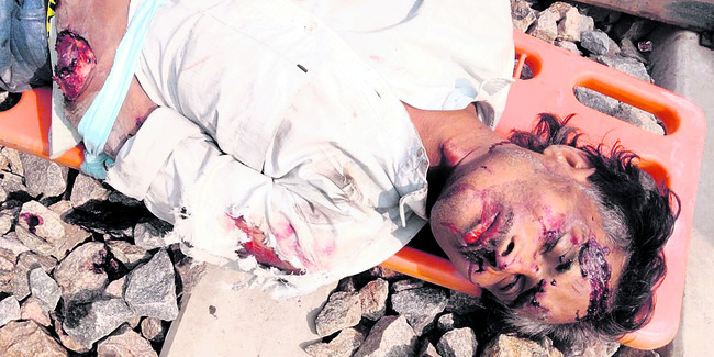 అదుపు తప్పినస్కూల్‌ బస్సు 1