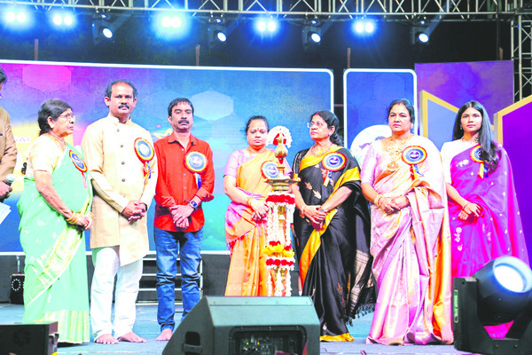 పిల్లల్లో ఆత్మ విశ్వాసం పెంపొందించాలి 1