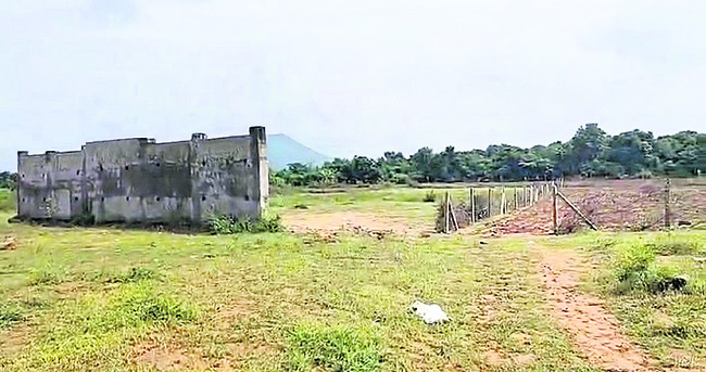 అధికారమే దన్ను.. ఈద్గా భూమిపై కన్ను1