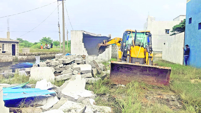 గూడు చెదిరె..గుండె పగిలె 1