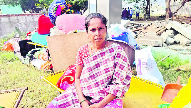 గూడు చెదిరె..గుండె పగిలె 5