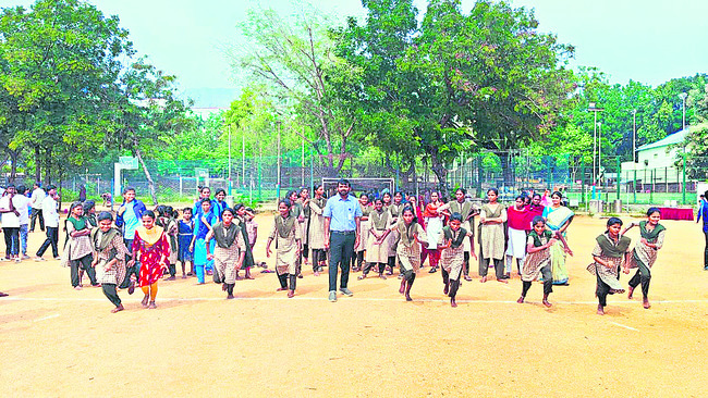 అభివృద్ధి పనులు పూర్తి చేయండి 1