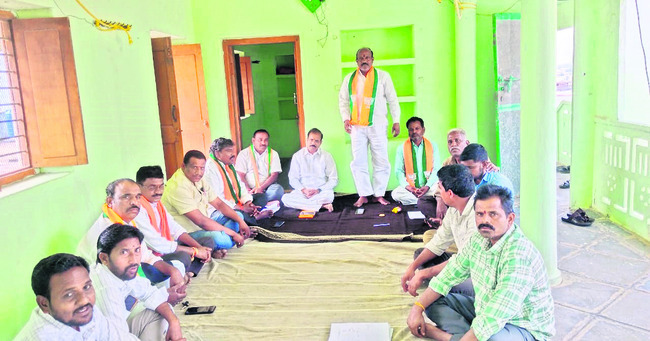 స్థానికంలో  విజయమే లక్ష్యం : బీజేపీ 
1