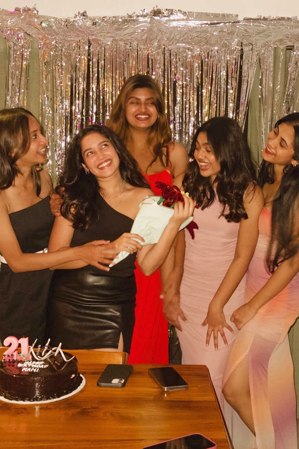 Actress Anika Surendran Birthday Celebrations With Friends Photos3