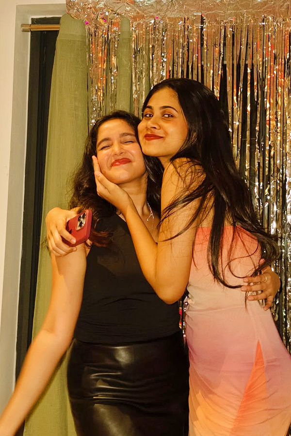 Actress Anika Surendran Birthday Celebrations With Friends Photos8