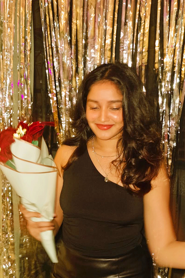 Actress Anika Surendran Birthday Celebrations With Friends Photos10